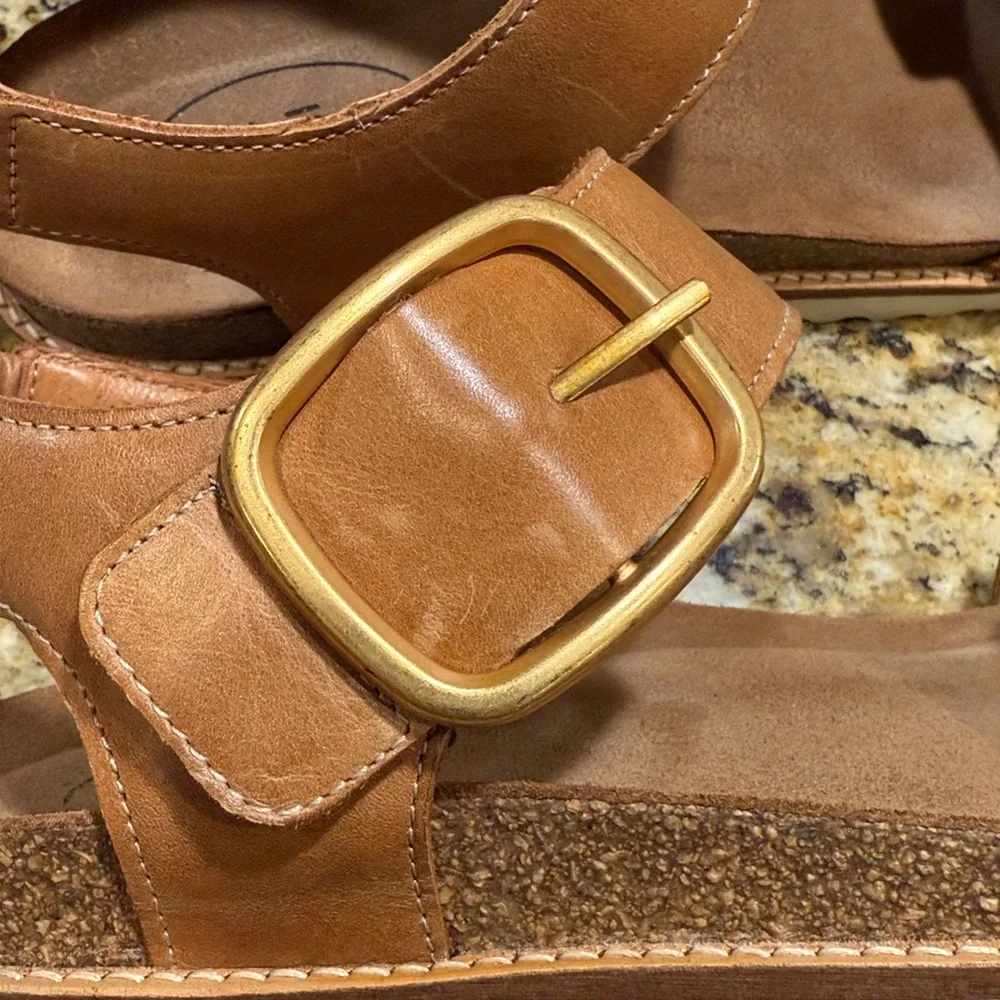 Taos Footwear Tan Leather Buckle Sandals On the Double - Picture 5 of 9